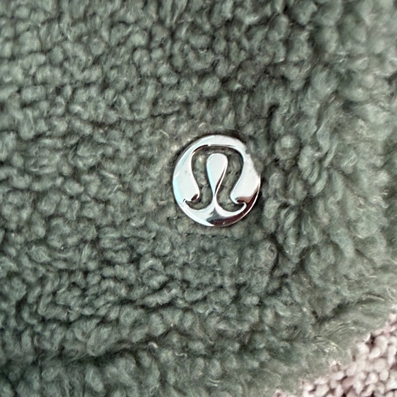 lululemon athletica Forest Green Sherpa Travel Bag - Picture 2 of 5